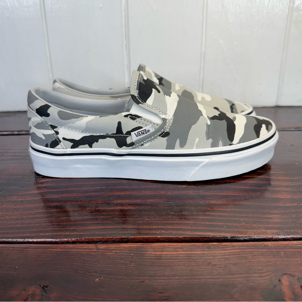 NWT Vans Classic Slip-On Camo – Women’s 8.0 / Men’s 6.5 - Picture 2 of 9